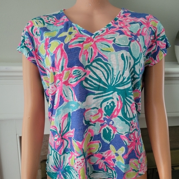 Lilly pulitzer Hartwell Boxy LINEN V- neck top. - Picture 1 of 11